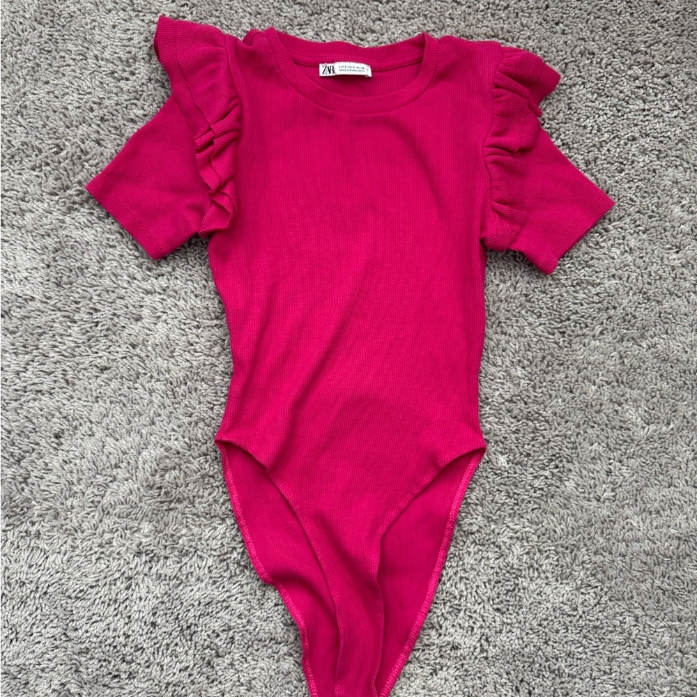 Zara Hot Pink Ruffle Sleeve Bodysuit. Size Small